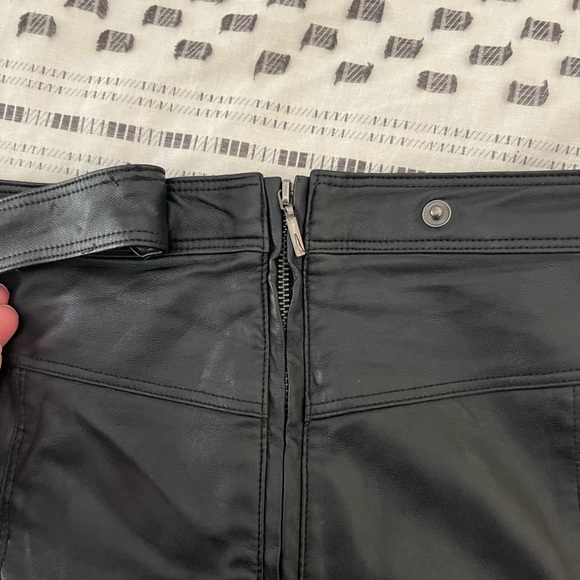 Faux leather skirt - Picture 3 of 6